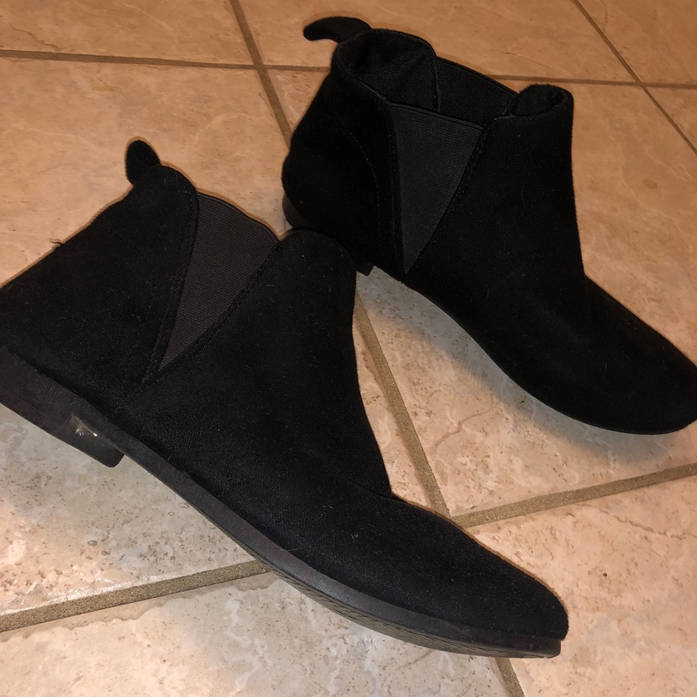 Woman’s Black Booties 7/8